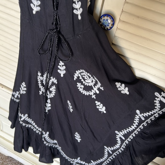 J.GEE Embroidered Dress - Picture 2 of 5